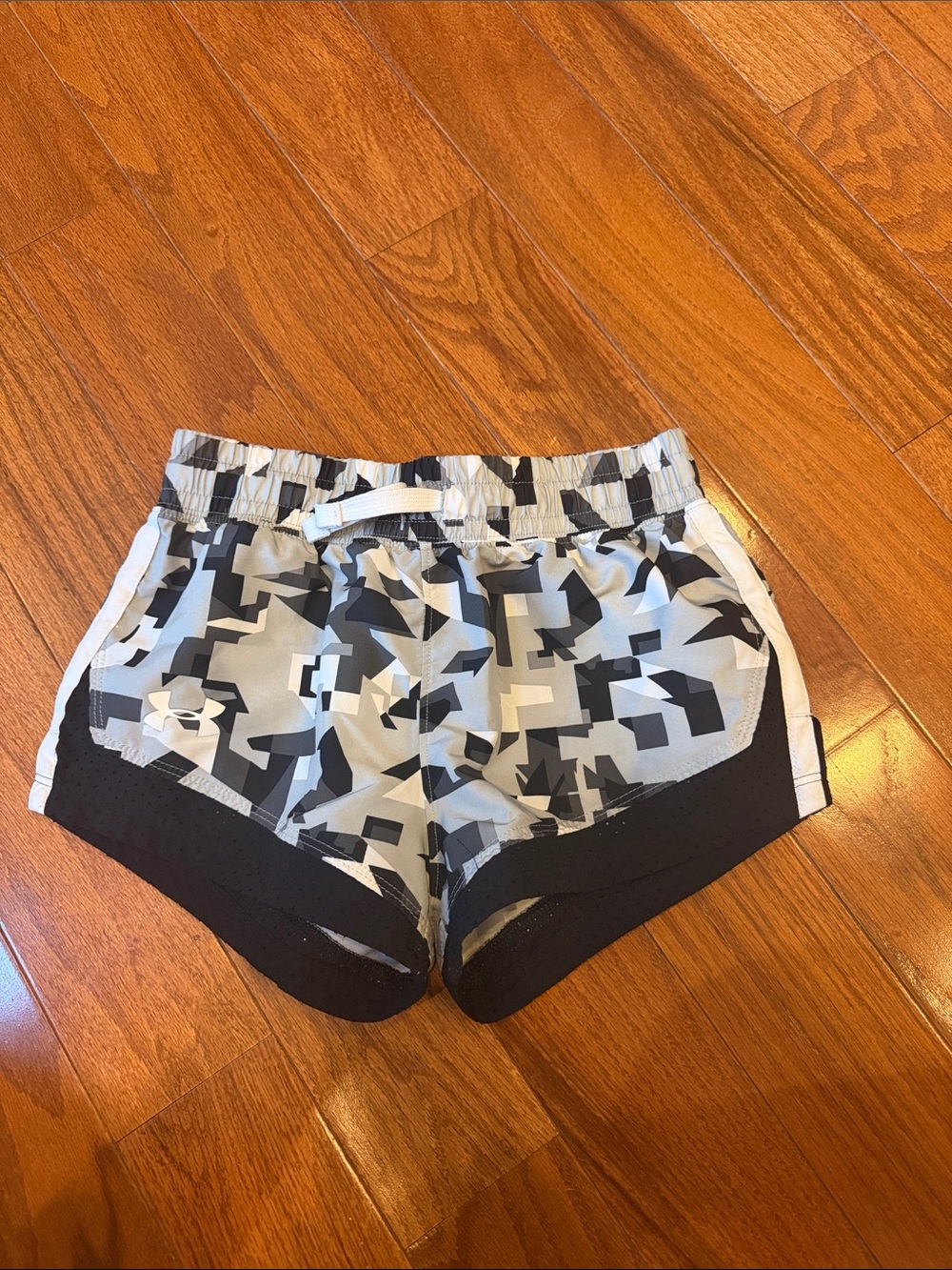 Under Armour Women’s Black & Gray Geo Print Athletic Shorts
